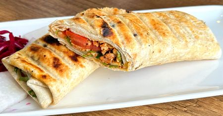 Kebab po imprezie – pogromca kaca czy wróg twojego organizmu? Oto jak wpływa na regenerację