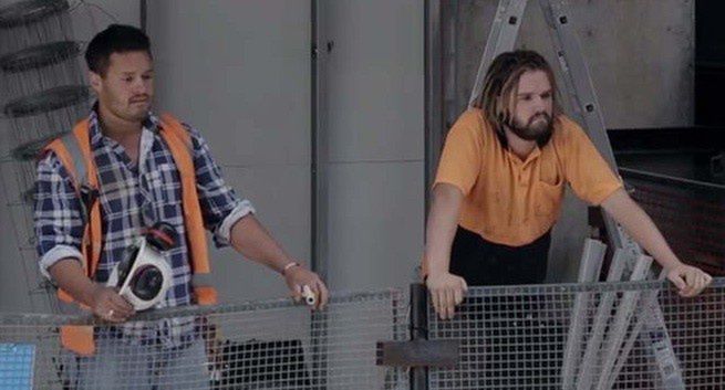 Spot Snickersa z budowlańcami oskarżony o seksizm (wideo)