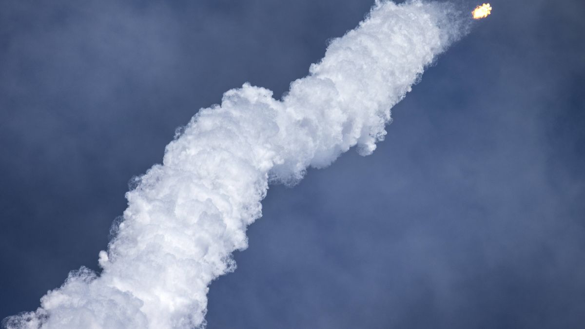 NASA SpaceX Crew-9 launch
epaselect epa11630959 NASA's SpaceX Crew-9 mission lifts off in a Dragon spacecraft, on a SpaceX Falcon 9 rocket, from the launch pad of Space Launch Complex-40 at Cape Canaveral Space Force Station in Florida, USA, 28 September 2024. The SpaceX Crew-9, initially planned to transport four crew members to the International Space Station (ISS), is taking off with two open seats to return the Boeing Crew Flight Test NASA astronauts Barry E. Wilmore and Sunita Williams to Earth due to technical issues with the Boeing Starliner mission.  EPA/CRISTOBAL HERRERA-ULASHKEVICH 
Dostawca: PAP/EPA.
CRISTOBAL HERRERA-ULASHKEVICH
epaselect