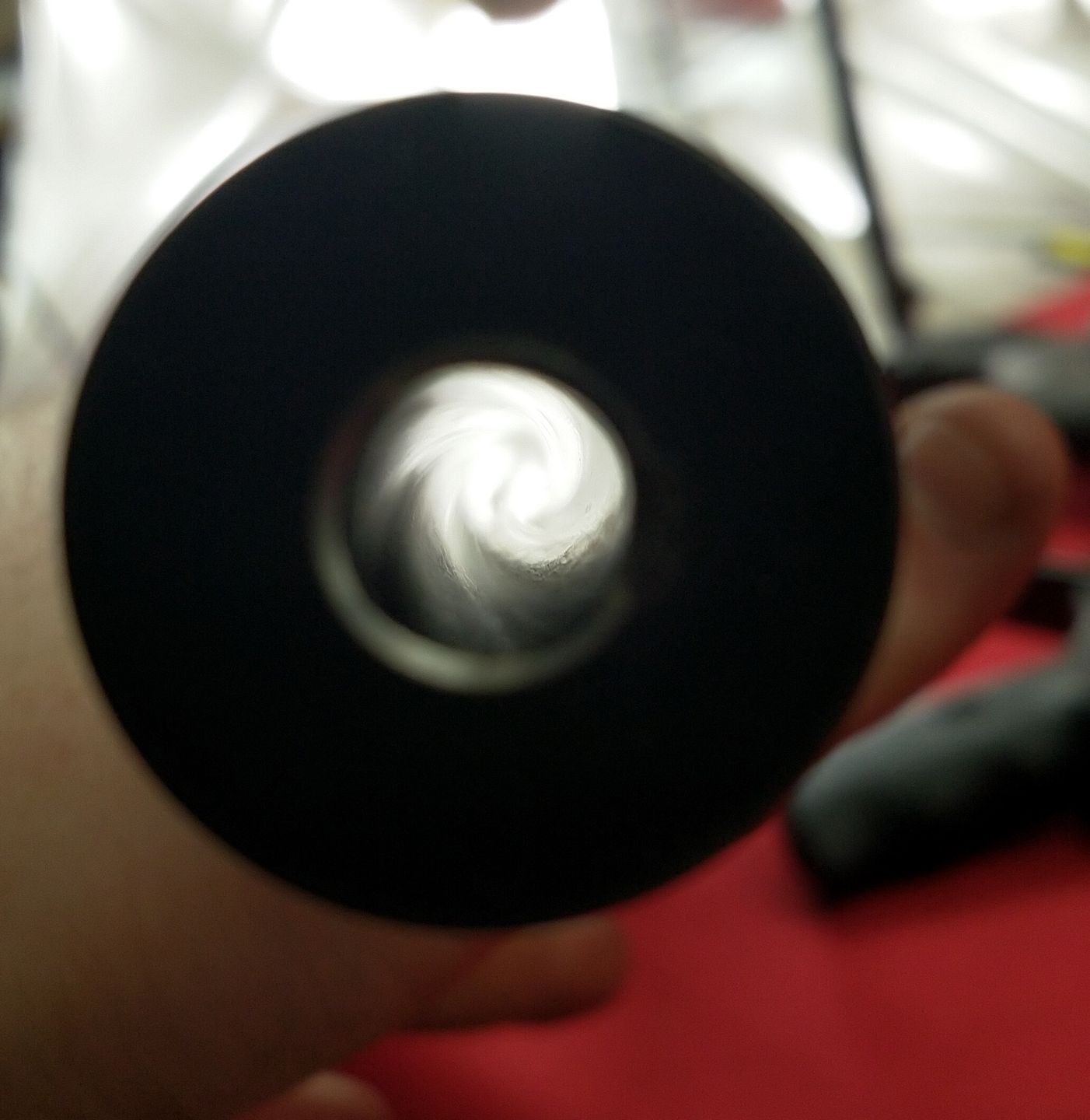 Lufa ma gwint poligonalny, który jest znacznie wytrzymalszy od tradycyjnego, ale trudniejszy do wykonania.