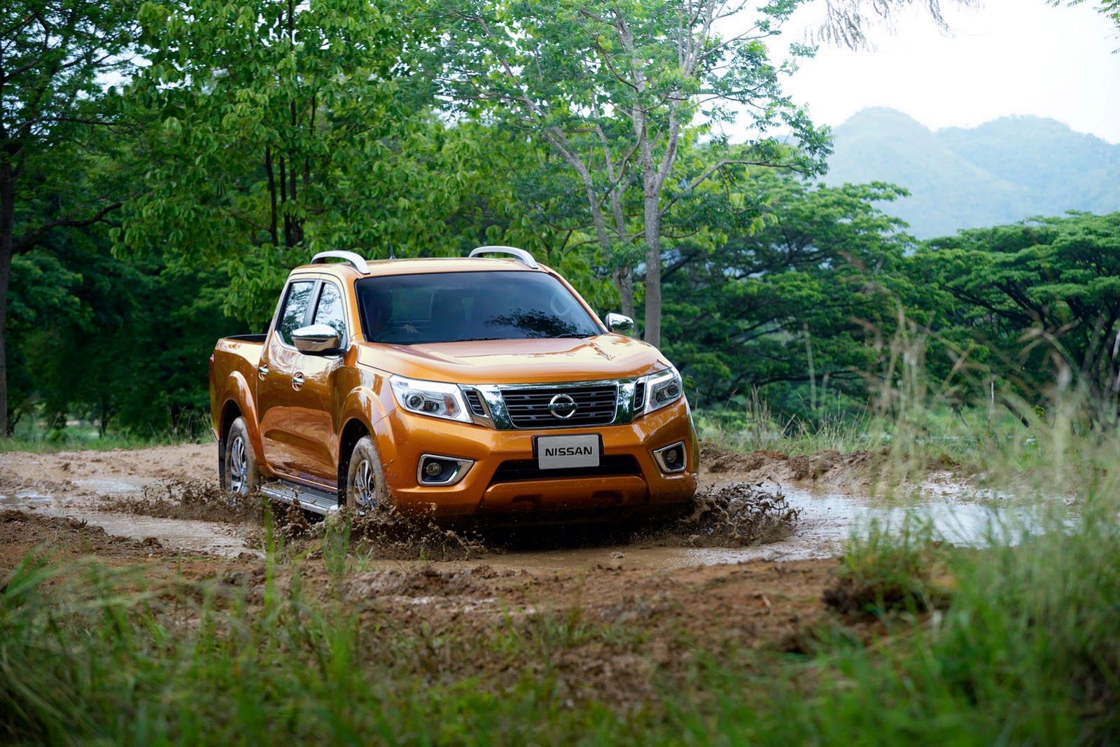 Nowy Nissan Navara - obszerna galeria producenta 35