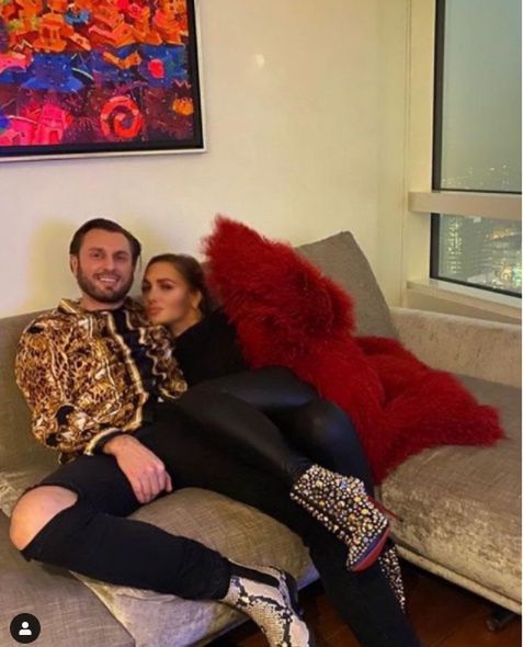 Rafał Grabias pozuje z "księżniczką"
