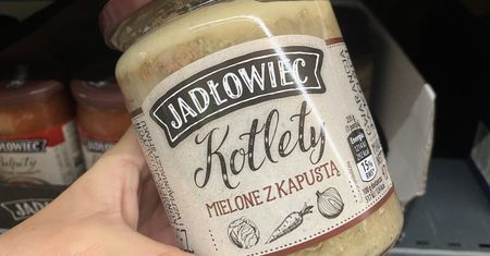 W Biedronce można kupić kotlety mielone z kapustą. Zawartość słoika miło zaskakuje