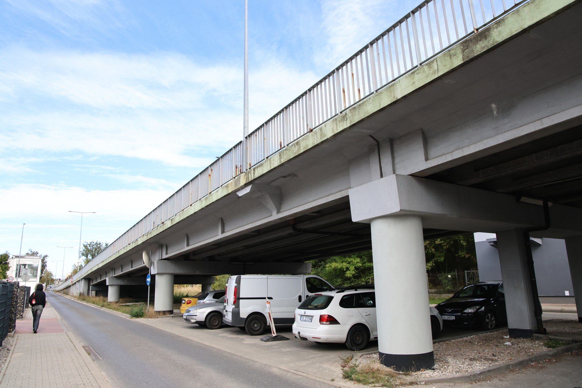 Dwuetapowy remont gzymsów wiaduktu sparaliżuje ruch na ulicy 1 Maja