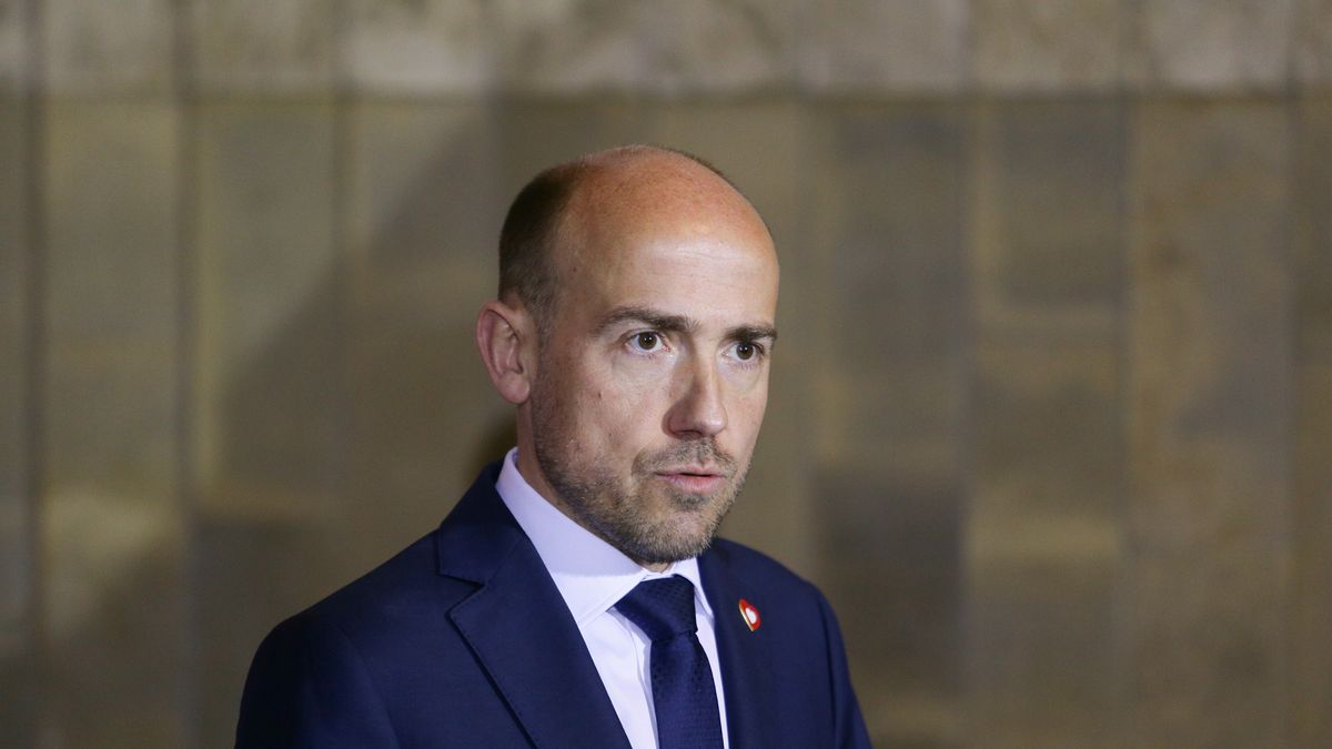 Katowice, 01.03.2024. Minister aktywów państwowych Borys Budka podczas briefingu prasowego z okazji inauguracji Ministerstwa Przemysłu, 1 bm. w siedzibie MP przy ul. Powstańców w Katowicach. (jm) PAP/Jarek Praszkiewicz