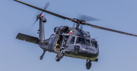 Zakup śmigłowców Black Hawk dla policji. NIK: nielegalne i nierzetelne