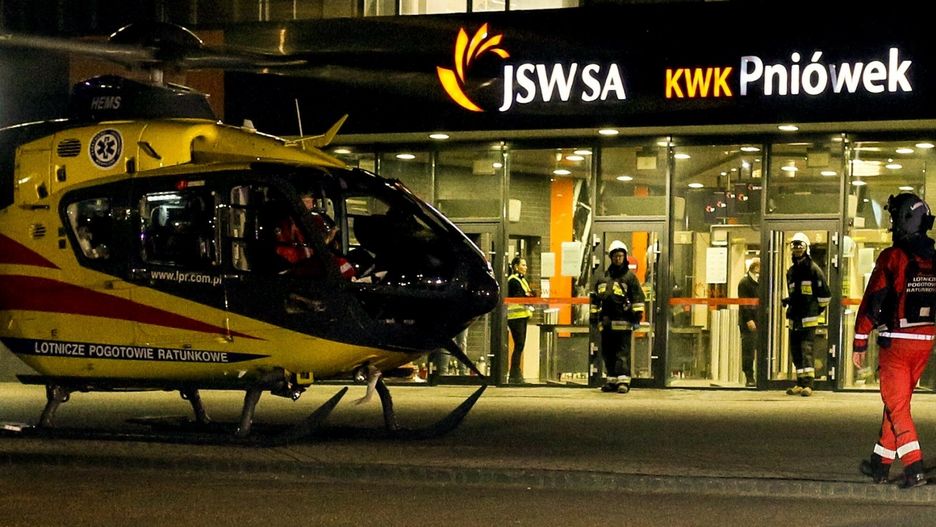 Wybuch metanu w kopalni Pni�wek
PHOTO  KASIA ZAREMBA  / SUPER EXPRESS PNIOWEK  WYBUCH METANU NA KWK PNIOWEK KOLEJNE WYBUCHY W KOPALNI PNIOWEK NA MIEJSCE PRZYLECIAL SMIGLOWIEC 22/04/2022 WSZYSTKIE ZDJECIA NA HTTP://AGENCJA.SE.COM.PL
KASIA ZAREMBA