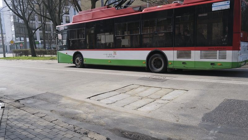 Zasypana dziura w jezdni na ul. Głębokiej