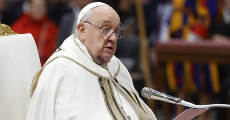 Papież Franciszek z siniakami. Biuro prasowe tłumaczy