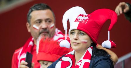 Plan powrotu kibiców na stadiony. Ekspert studzi hurraoptymizm