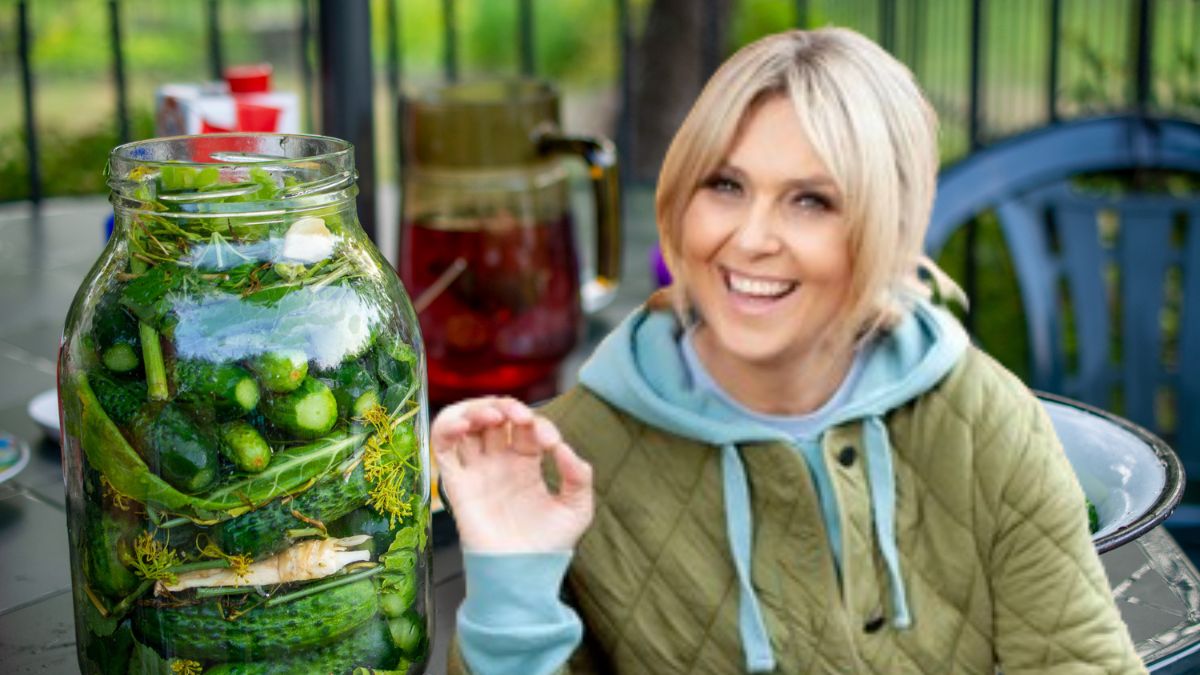 Ewa Wachowicz dodaje po jednej łyżce do każdego słoika. Podkręca smak małosolnych jak żaden inny dodatek