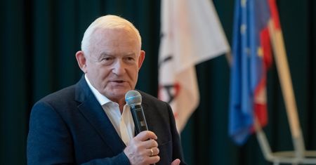 Alarm w zegarku zadzwonił w programie na żywo. Jak wybrnął Leszek Miller?