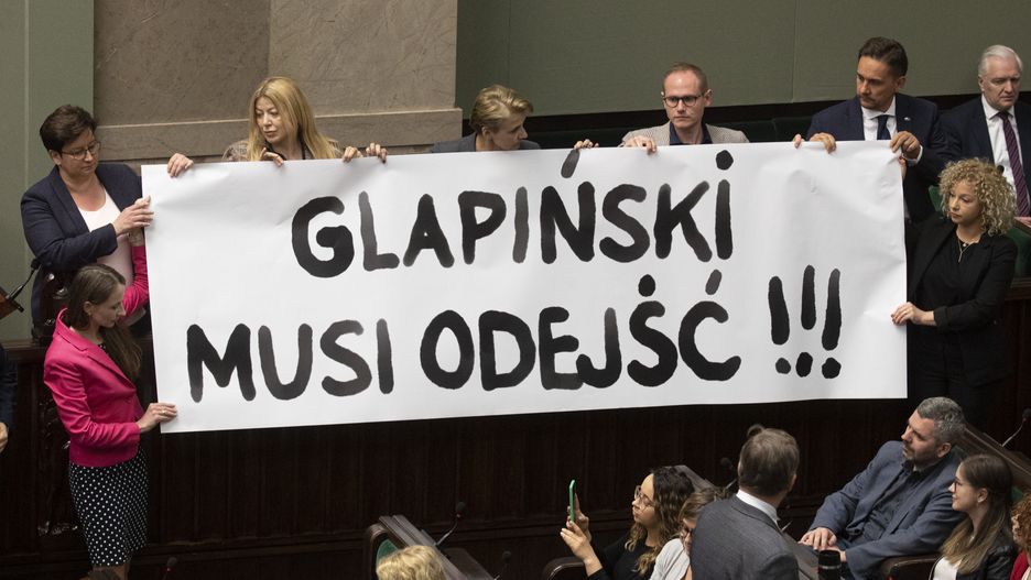 54. posiedzenie Sejmu11.05.2022. Warszawa. 54. posiedzenie Sejmu IX kadencji. n/z protest przeciwko powolaniu Adama Glapinskiego na stanowisko prezesa NBP,Image: 690260622, License: Rights-managed, Restrictions: , Model Release: no, Credit line: Jacek Szydlowski / ForumJacek Szydlowski / Forum