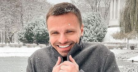 Marcin Hakiel wpatruje się w ukochaną na nowym zdjęciu. Fani komplementują: "Czuć, jak między wami ISKRZY" (FOTO)
