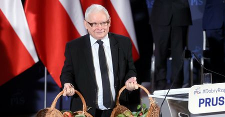 Jarosław Kaczyński dostał zdjęcie z 1994 r. "Oko w oko z mafią"