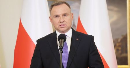 Zmiana koloru polskiej flagi. Petycja już u Dudy