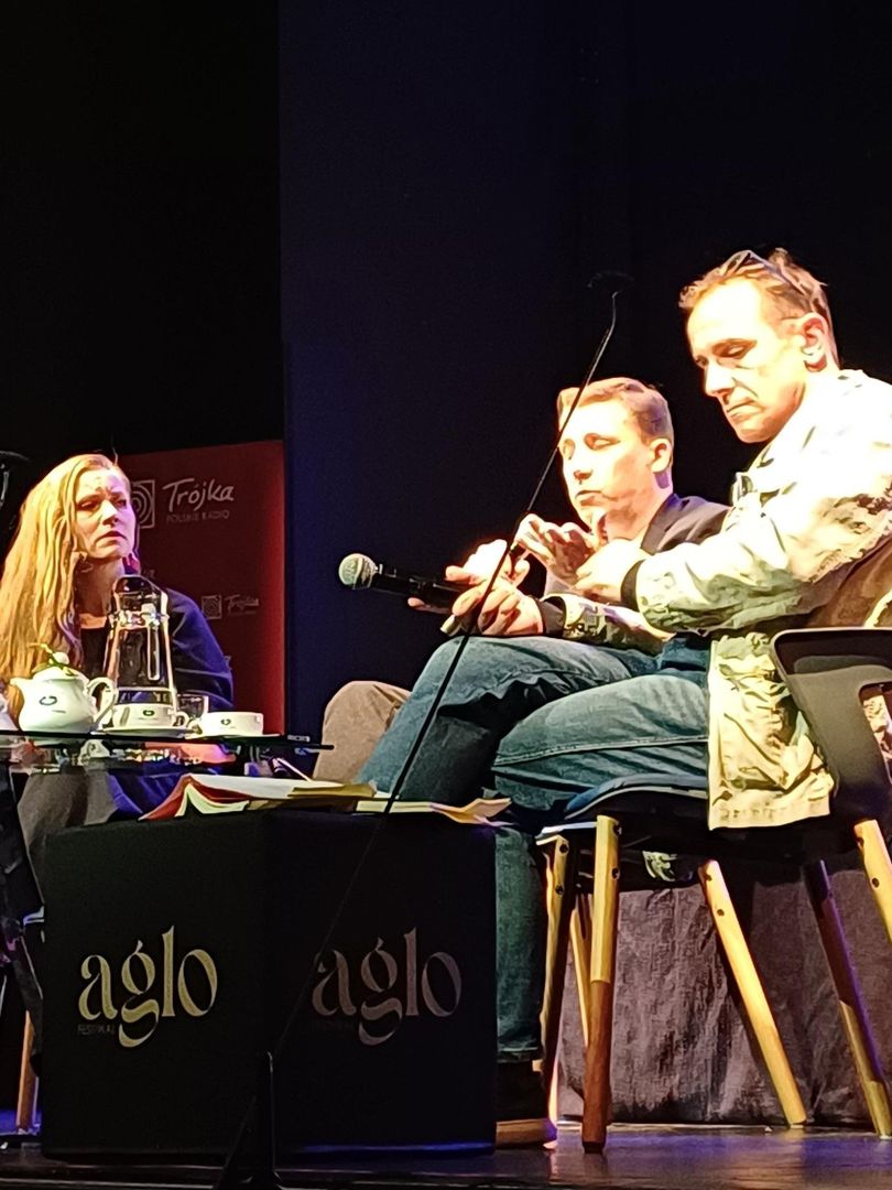 Aglo Festiwal 2025 Bytom. Dyskusja na temat „Czy my panujemy nad językiem, czy język panuje nad nami? O strachu przed odezwaniem się”. Dorota Masłowska, Paweł Sołtys (Pablopavo) i Wojciech Śmieja