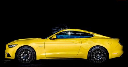 Ford Mustang w obiektywie Nikona - jak fotografować i bawić się światłem