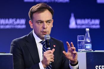Decyzja w grudniu. Minister nie wyklucza kolejnego ruchu ws. paliw