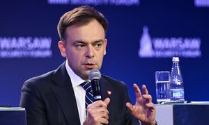 Decyzja w grudniu. Minister nie wyklucza kolejnego ruchu ws. paliw
