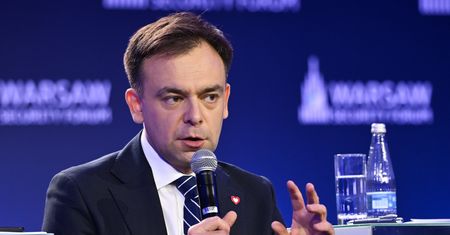 Będzie prezent pod choinkę? Domański mówi o cenach paliw