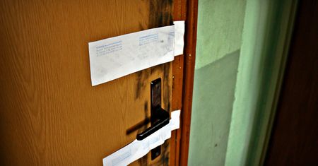 Dramatyczne odkrycie policji. Zwłoki mężczyzn w mieszkaniu