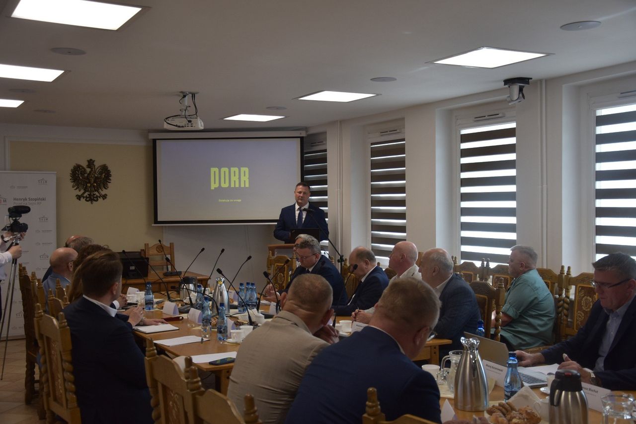 Modernizacja kluczowej  linii kolejowej nr 356: Wspólnie dla rozwoju regionu-konferencja w Gołańczy z udziałem ministra Krzysztofa Paszyka