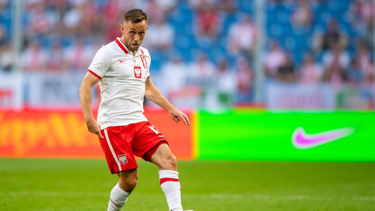 POZNAN, POLAND - JUNE 08: (BILD ZEITUNG OUT) Maciej Rybus of Poland controls the ball during the international friendly match between Poland and Iceland at Stadion Miejski on June 8, 2021 in Poznan, Poland. (Photo by Mateusz Slodkowski/DeFodi Images via Getty Images)