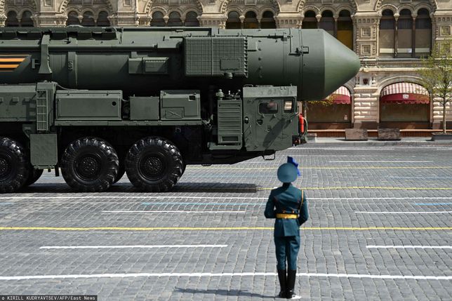 Dzie? Zwyci?stwa w MoskwieA Russian Yars intercontinental ballistic missile launcher parades through Red Square during the Victory Day military parade in central Moscow on May 9, 2022. - Russia celebrates the 77th anniversary of the victory over Nazi Germany during World War II. (Photo by Kirill KUDRYAVTSEV / AFP)KIRILL KUDRYAVTSEV