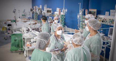 Koronawirus w Polsce. Nikt już nie pudruje. O dramacie prosto ze szpitali