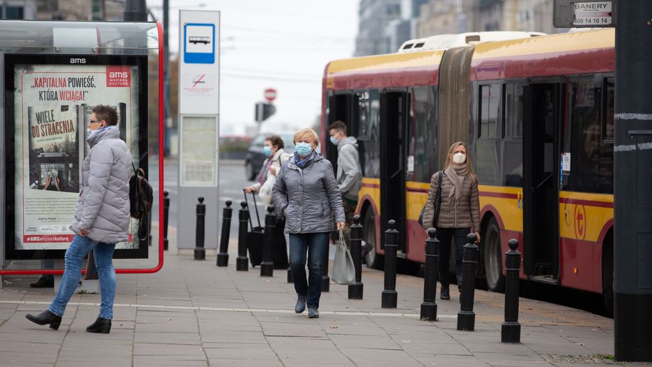 autobus przystanek warszawa komunikacja miejska tramwaj transport publiczny
