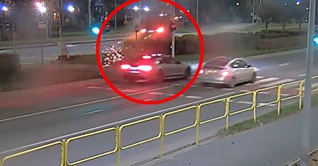 "Przeleciał" przez pas zieleni. Policja pokazała nagranie