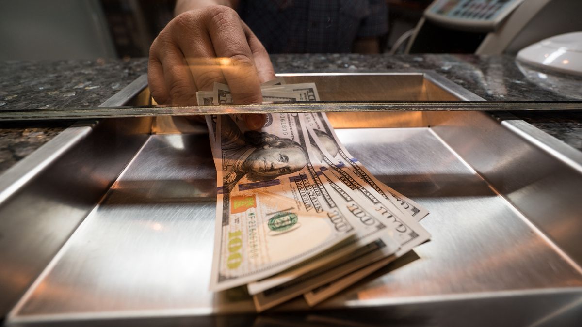 Kursy walut. Co z dolarem?