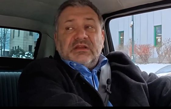 Minister Żurek wystąpił w podcaście jako kierowca. Nie ustąpił pierwszeństwa pieszej