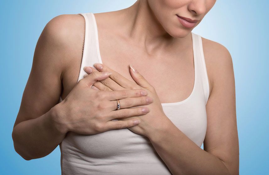 Uczucie cięższych piersi to jeden z pierwszych symptomów ciąży