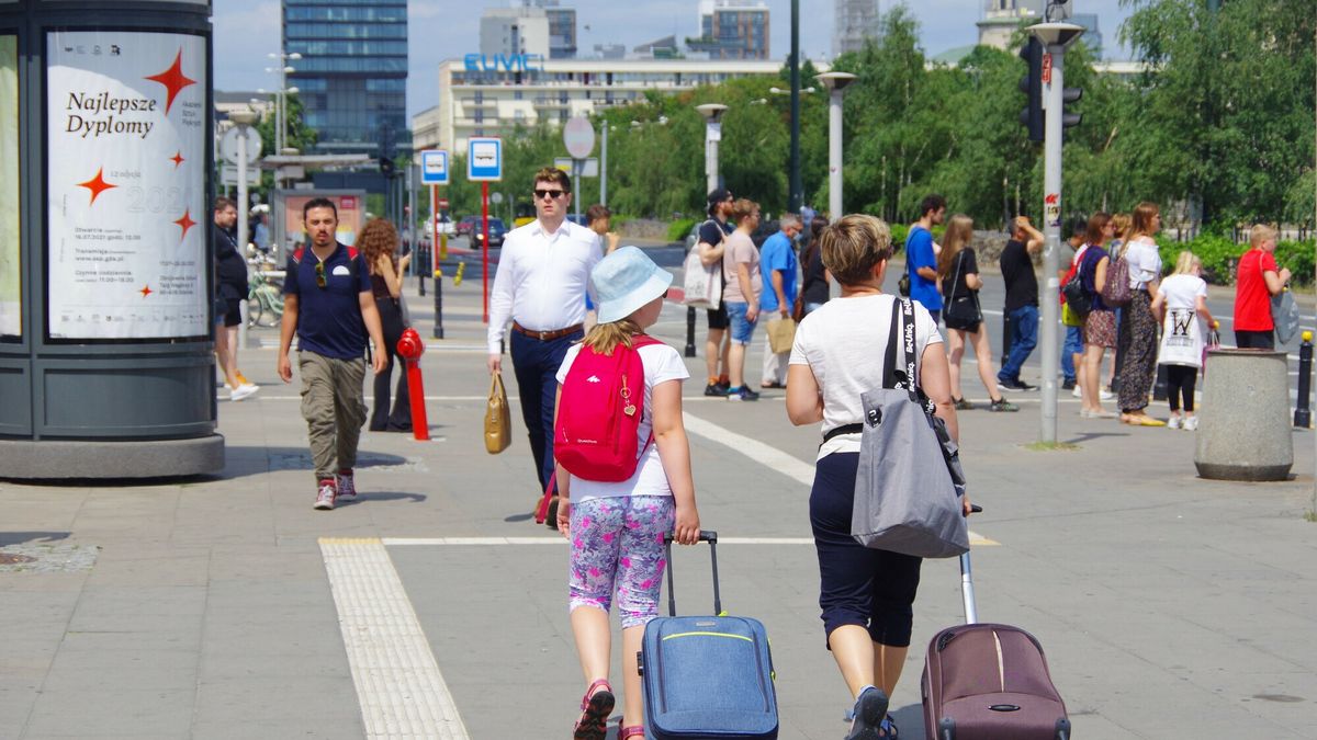 Polacy zarabiają więcej niż przed rokiem, ale wzrosty płac nie nadążają za inflacją