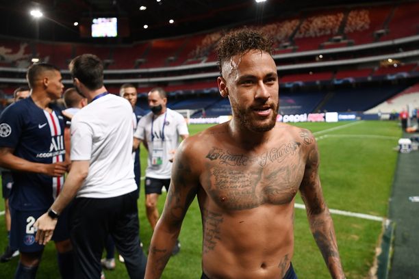 LISBON, PORTUGAL - AUGUST 18: Neymar of PSG looks on after the UEFA Champions League Semi Final match between RB Leipzig and Paris Saint-Germain F.C at Estadio do Sport Lisboa e Benfica on August 18, 2020 in Lisbon, Portugal. (Photo by Michael Regan - UEFA/UEFA via Getty Images)