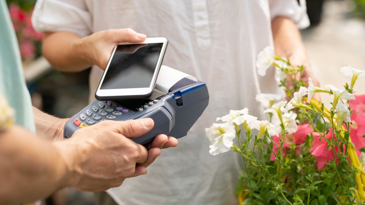 Wystarczy wykonać 5 transakcji miesięcznie kartą lub BLIKIEM na dowolną kwotę by nie płacić za konto bankowe w PKO Banku Polskim 