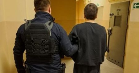 Zamordował matkę i jej partnera. Sąd umorzył sprawę