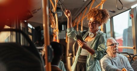 Ogromne mandaty za hałas w autobusie. Brytyjski rząd zaostrza przepisy