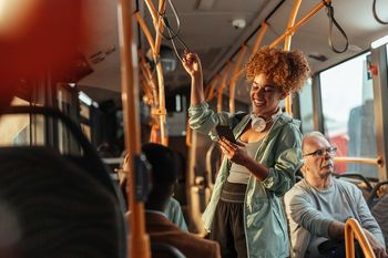 Ogromne mandaty za hałas w autobusie. Brytyjski rząd zaostrza przepisy