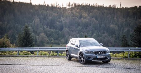 Ceny zwykłych aut wyskoczyły tak wysoko, że warto rozważyć model premium. Przypadek Volvo XC40