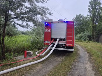Trwa dogaszanie pożaru odpadów przy ul. Sulańskiej. Strażacy pracują już kilka godzin