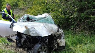 Pijany kierowca wjechał w drzewo. W wypadku zginął 34-letni pasażer BMW