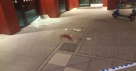 Dramat w akademiku w Warszawie. 20-latek wszedł na szklany daszek, który się pod nim zarwał