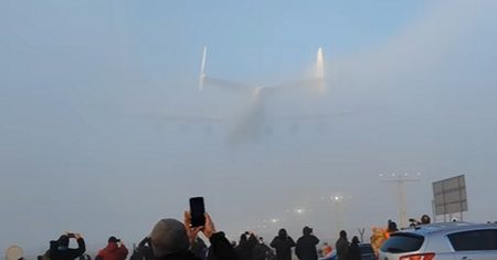 Przeleciał tuż nad głowami. Nagrania z Rzeszowa robią ogromne wrażenie