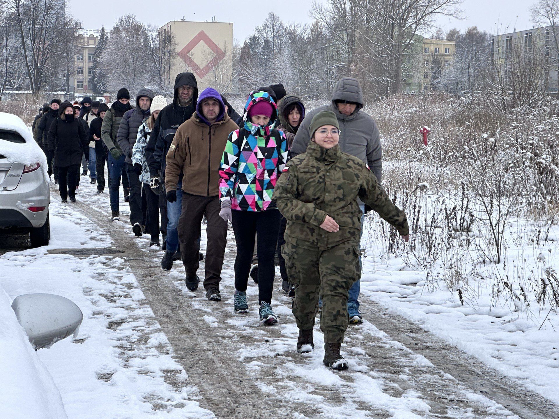 Szkolenie z gotowości obywatelskiej w Świętokrzyskiem - WOT uczy survivalu i cyberbezpieczeństwa. Więcej na kolejnych zdjęciach