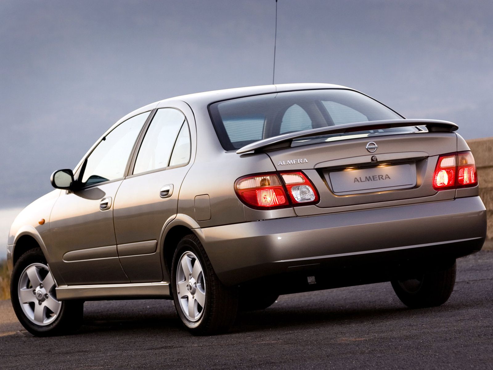 Nissan Almera 6