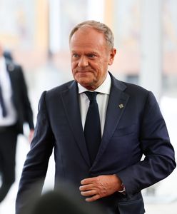 Lexus wrócił przed dom premiera. Auta pilnuje SOP