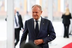 Lexus wrócił przed dom premiera. Auta pilnuje SOP